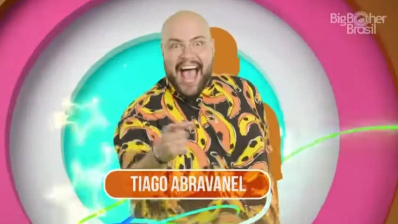 Globo se vinga, deleta Tiago Abravanel da abertura do BBB 22 e marido do ator se revolta e 'vomita'