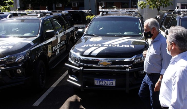 Governador entrega novas viaturas e fuzis para as forças de segurança de MS