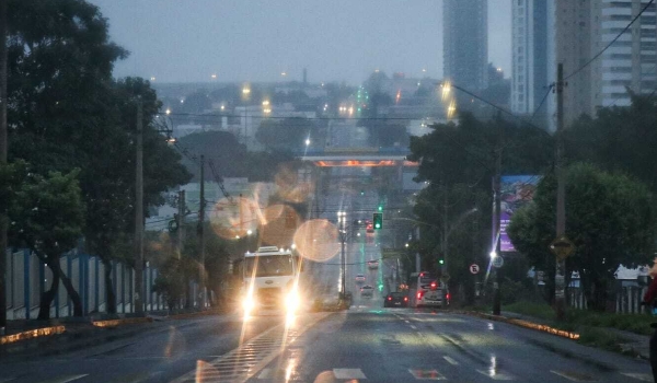Dia amanhece chuvoso na Capital e previsão é de tempestade em MS