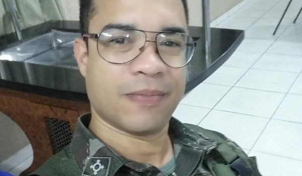 Major do Exército é encontrado morto dentro de carro