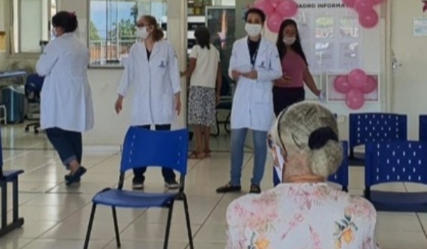 De palestras a exames: unidades de saúde têm agenda especial para mulheres