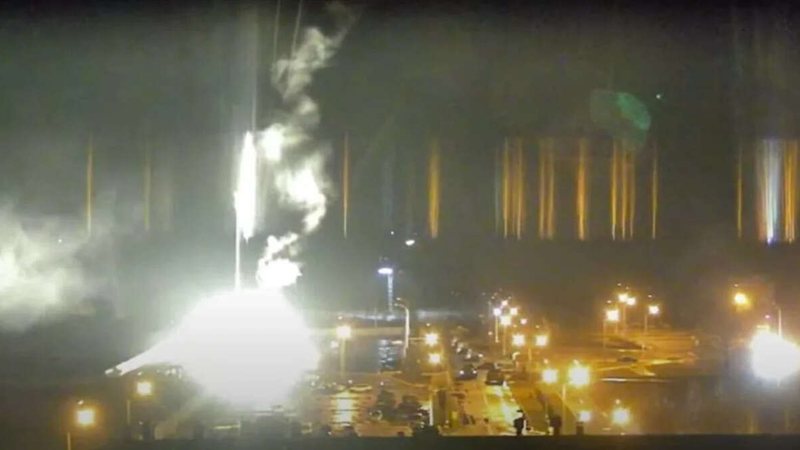 Rússia toma controle da maior usina nuclear da Europa após fim de incêndio