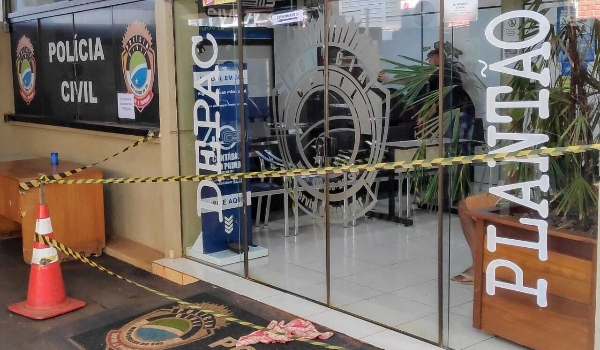 Juiz rejeita desacato e manda polícia devolver celular e tablet de advogado