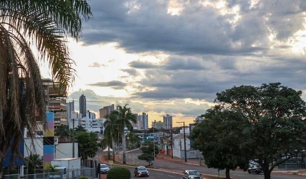 Quarta-feira de muito calor na Capital e alerta de chuvas em 17 cidades