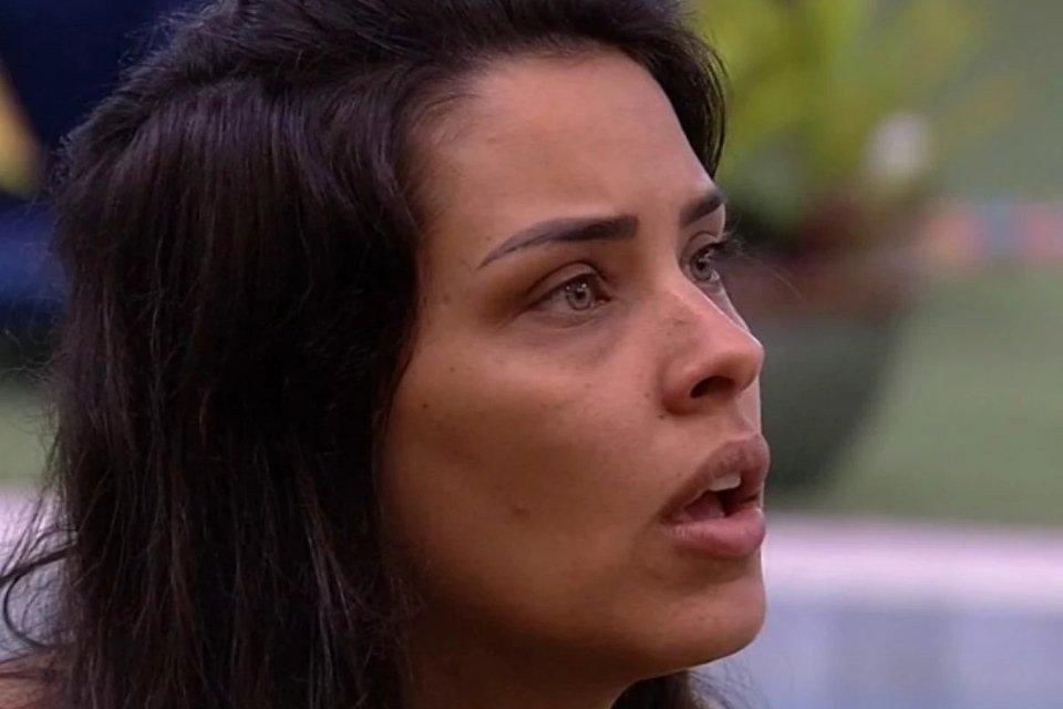 BBB20: Ivy nega racismo em conversa com Flayslane