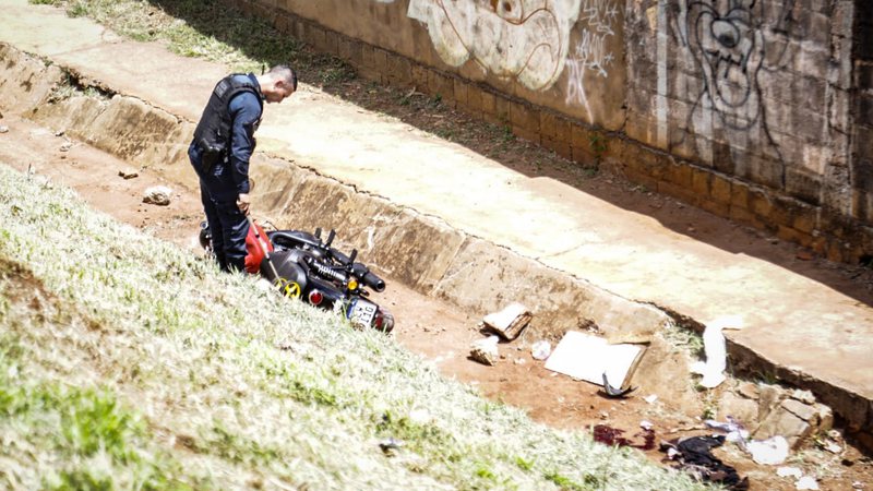 PM que caiu em barranco na Ernesto Geisel segue em estado gravíssimo na Santa Casa