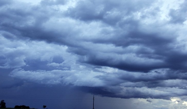 Frente fria promete chuva e temperaturas agradáveis para o final de semana