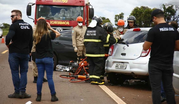 Casal esmagado por motor de carro em acidente na BR-060 voltava de consulta médica