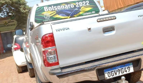 Homem é assaltado em casa, fica de refém e bandidos fogem com Hilux