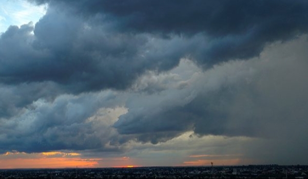Sábado com previsão de chuva e temperaturas máximas abaixo de 30°C