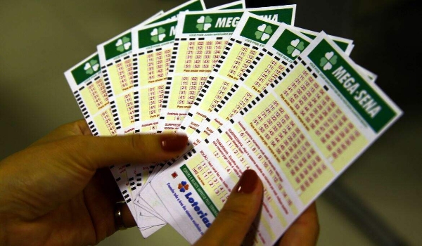 Mega-Sena volta a acumular e prêmio está estimado em R$ 165 milhões