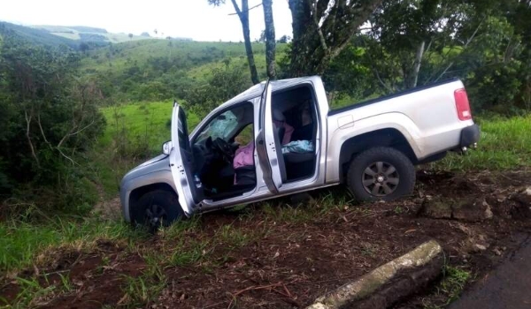 Pastora de MS morre após motorista perder controle e bater caminhonete em árvore