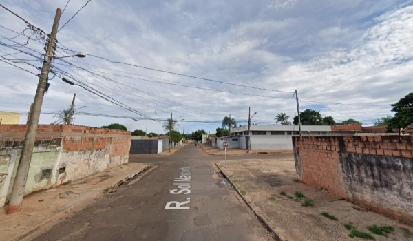 Jovem é executado com tiros na cabeça e nas costas no meio da rua