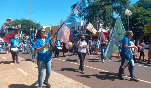 Mobilização nacional leva professores para as ruas e escolas são fechadas