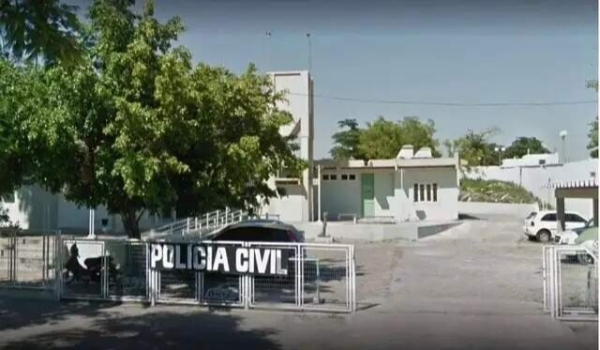 Após levar carro para a Bolívia, casal tenta registrar BO e acaba preso