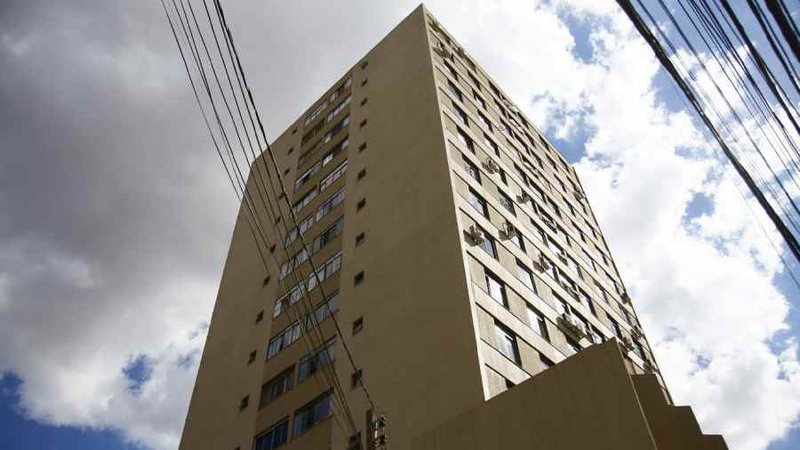 Idoso resgatado de incêndio em prédio no Centro sai de sedação, mas estado de saúde é grave