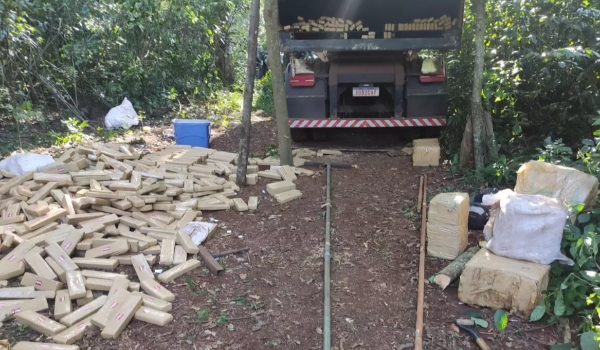 Federal retém veículos e investiga ocorrência que terminou com PM do Bope ferido