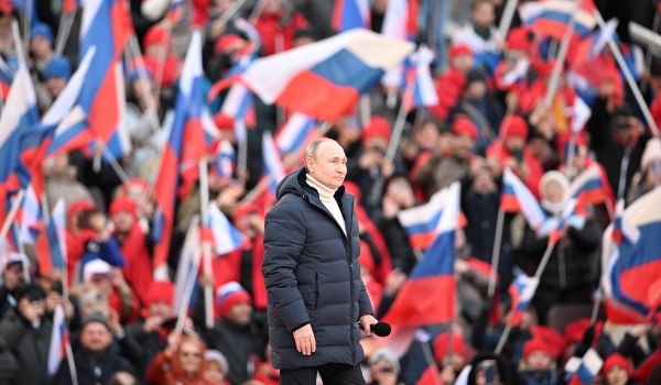 'Nunca tivemos tanta força', diz Putin em estádio lotado em Moscou; assista 
