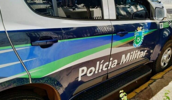 Bêbado, PM vai preso após ameaçar atirar em esposa e colegas