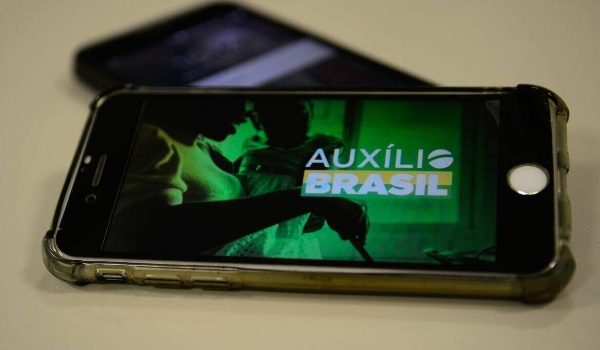 Caixa paga Auxílio Brasil a beneficiários com inscrição final 2