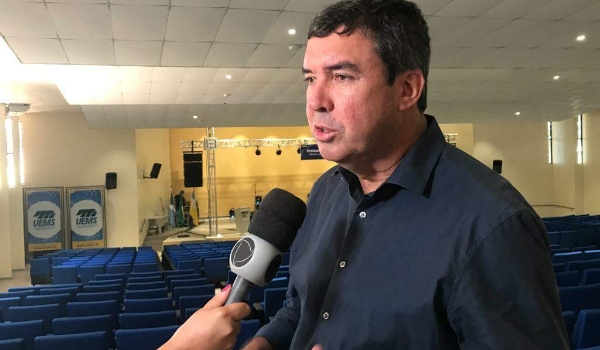 Riedel inaugura auditório e autoriza construção de restaurante na Uems