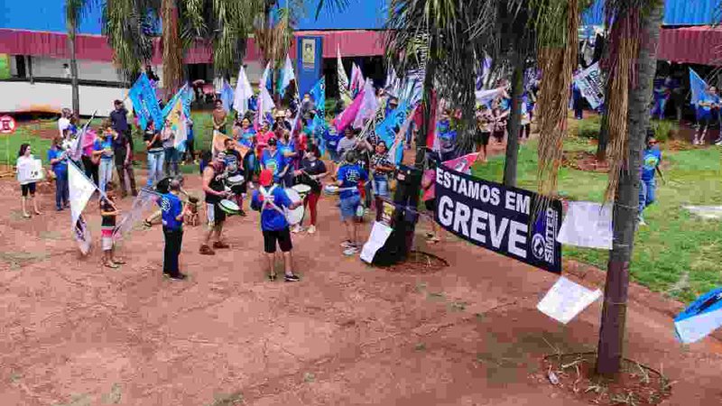 Com reunião marcada, greve de professores continua até quarta em Dourados