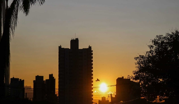 Dia será de altas temperaturas e com pancadas de chuva isolada em MS
