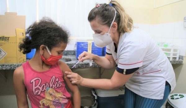 Vacinação contra covid ocorre durante todo o dia em Campo Grande
