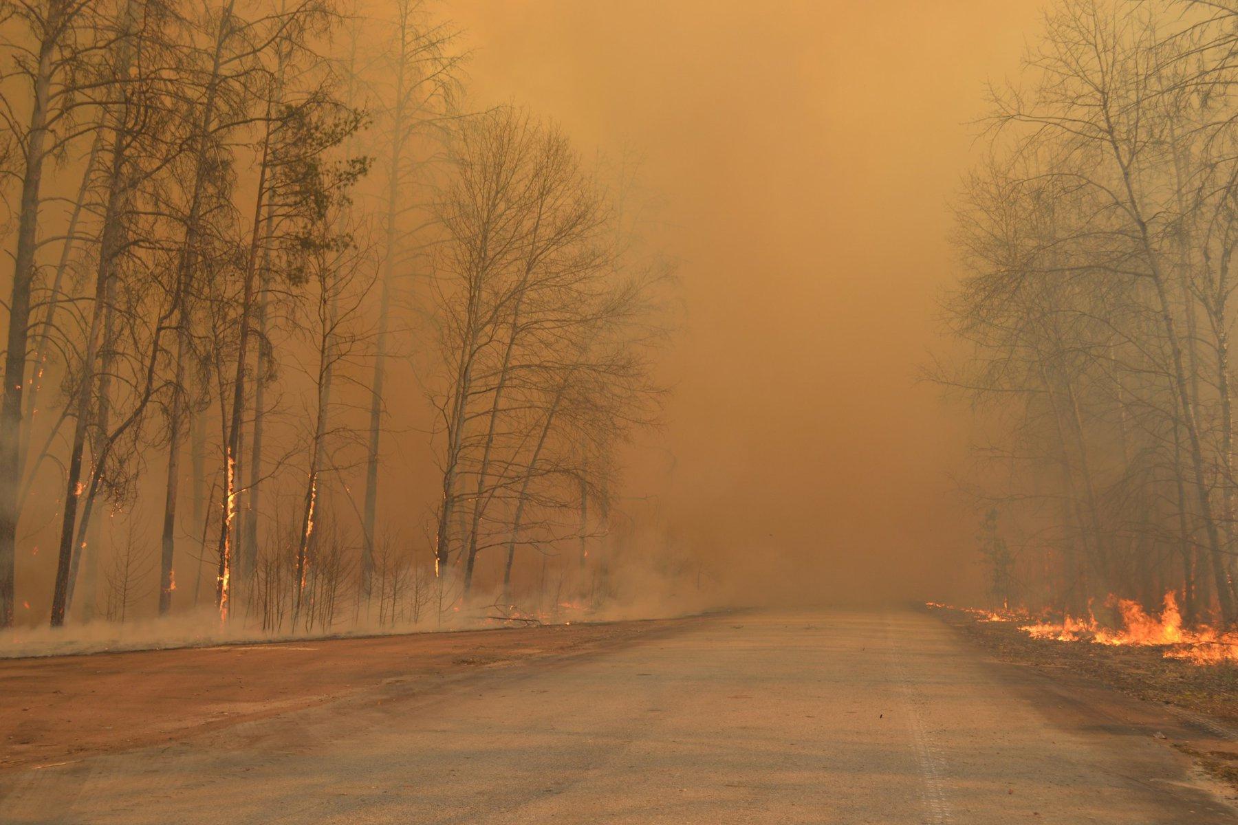 Incêndios se aproximam da usina de Chernobyl