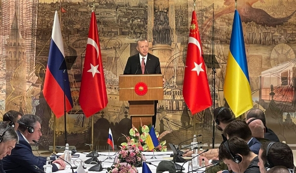 Negociações diretas entre Ucrânia e Rússia começam em Istambul