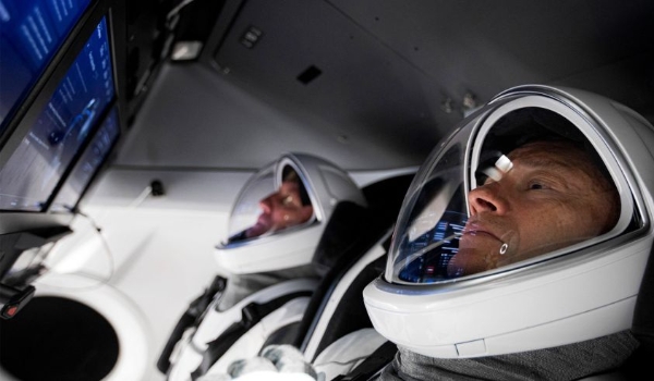 Primeira missão privada à estação espacial internacional é adiada para 6 de abril