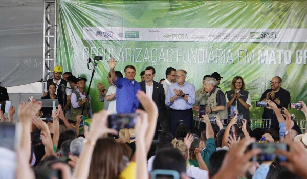 Ministro cita “susto” de Bolsonaro e anuncia 100% de escolas rurais com internet