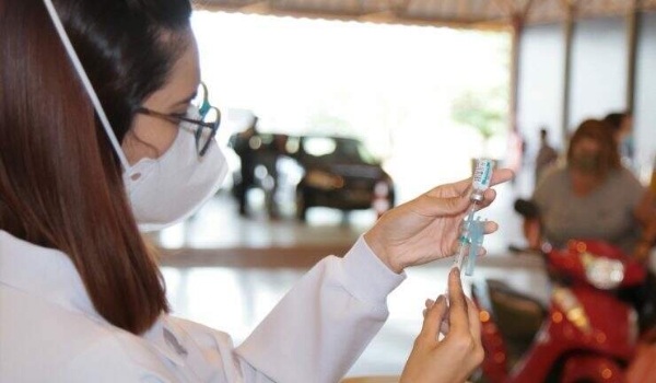 Vacinação contra covid ocorre hoje em unidades de saúde e polo da UFMS