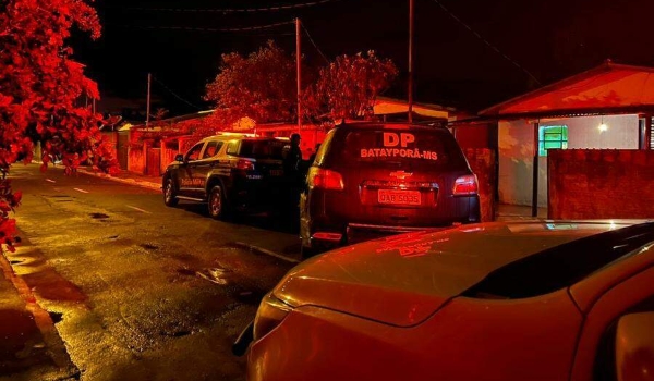 Jovem se joga na frente de carreta depois de matar avó e cuidadora a facadas