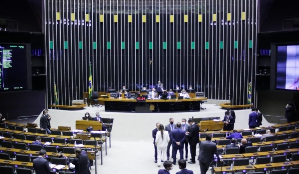 Auxílio Brasil: Câmara dos Deputados pode votar aumento extraordinário