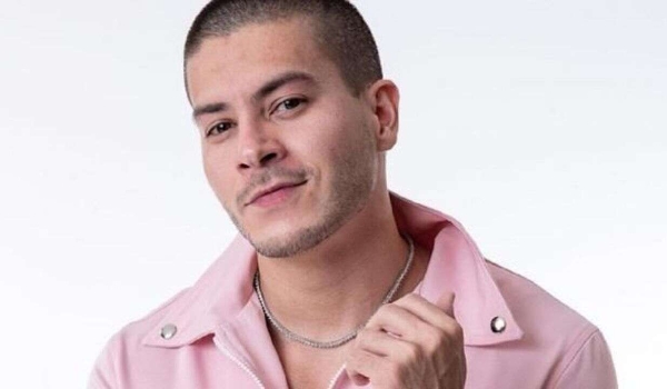 Arthur Aguiar está no paredão falso e deve ir para quarto secreto manipular a casa do BBB 22
