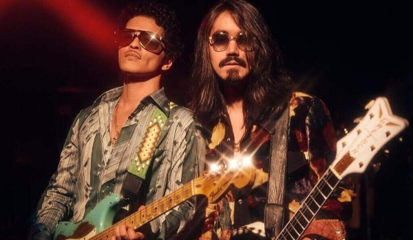 Campo-grandense toca pela 1ª vez no Grammy ao lado de Bruno Mars