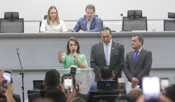 Nova prefeita de Campo Grande assume e diz que vai manter líderes e secretariado