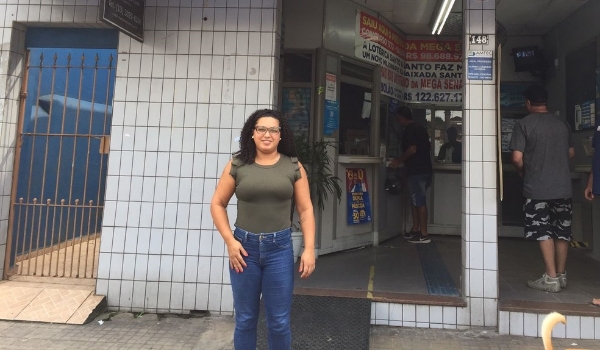 Funcionária de lotérica cobra carro prometido por autor de bolão que premiou 44 na Mega-Sena em SP: 'disse que iria trazer'