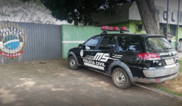 Ao chegar em casa, mulher encontra marido morto e ensanguentado