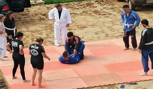 Policiais penais de Dourados apostam no jiu-jitsu para reforçar defesa pessoal e segurança nas intervenções prisionais