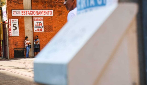 Motoristas podem ficar sem estacionamento rotativo até 2º semestre