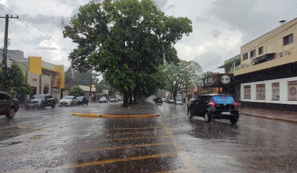 Dourados tem 7,5 milímetros de chuva e vento de 48 km por hora
