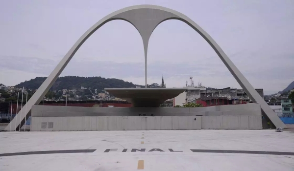 Grupos religiosos e carnavalescos fazem lavagem da Marquês de Sapucaí