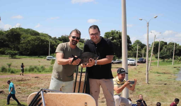 Prefeitura abastece parque com tilápias e pacus e libera pescaria na Semana Santa