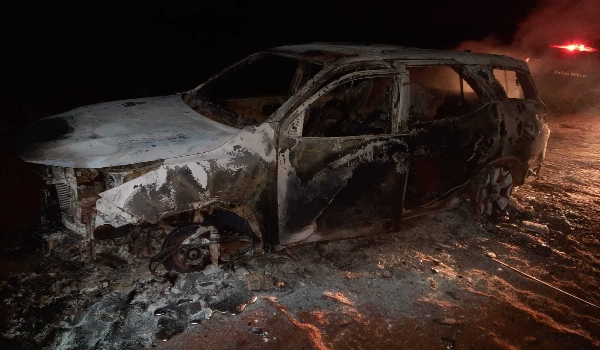 Corpos são encontrados em porta-malas de carro incendiado na fronteira
