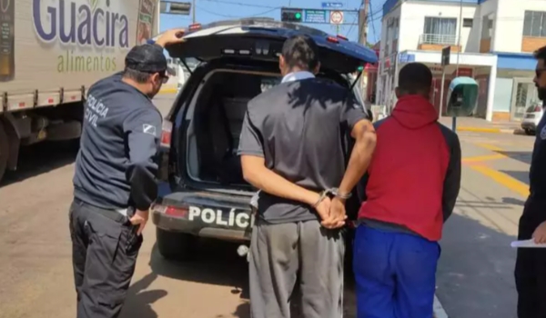 Assaltantes presos esfaquearam empresário para roubar R$ 9 mil e celular