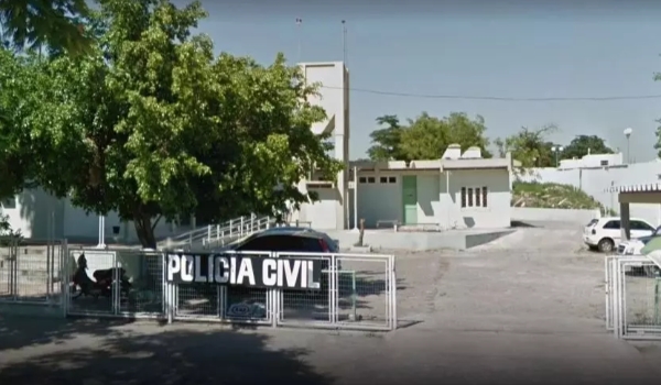 Trio invade casa de professor que é algemado em roubo de camionete em MS