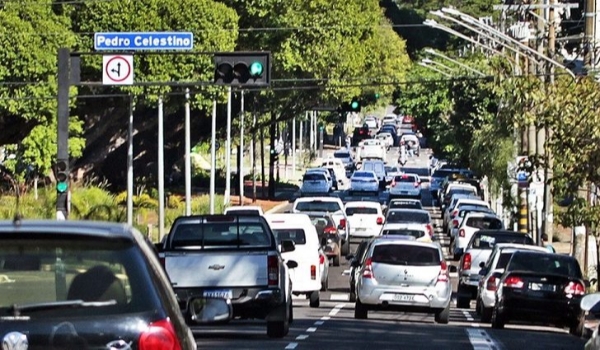 Mais de 340 mil proprietários de veículos deverão quitar o licenciamento no próximo mês