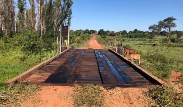 Prefeitura segue com manutenção em postes da área rural